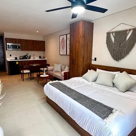 Comfy Plounge Pool Studio