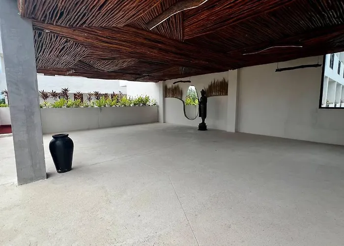 Comfy Plounge Pool *