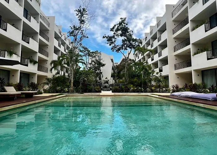 Comfy Plounge Pool *